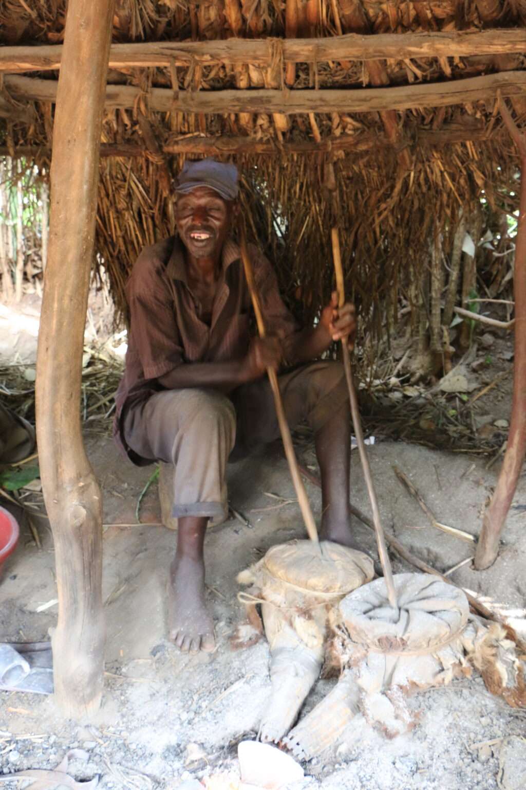 20161229 LES BLACKSMITH DE BUKOVA LAC BUNYONYI OUGANDA (4)