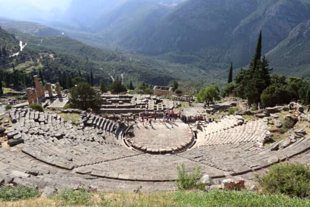 20220917-DELPHES-SITE-ARCHEOLOGIQUE-LE-THEATRE-GRECE-44-612x408