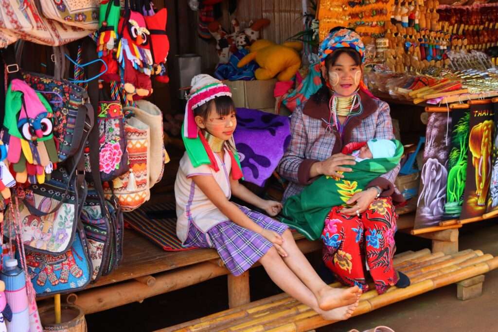 Les Kayan : les femmes aux anneaux, les hommes des collines  Thaïlande