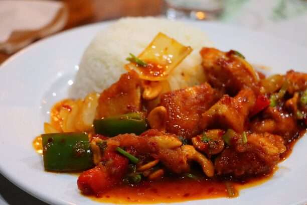 fried chicken with cashew nuts