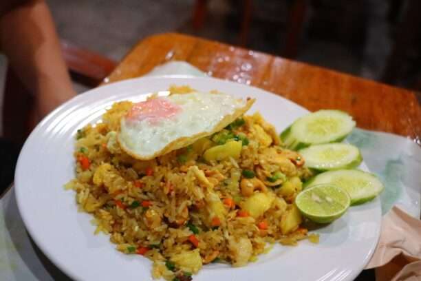 pineapple fried rice with chicken & topped egg